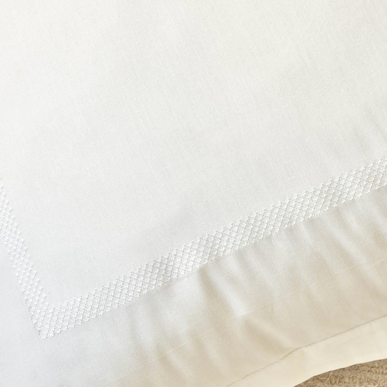 бял-двоен-спален-комплект-22-8680214255803-0