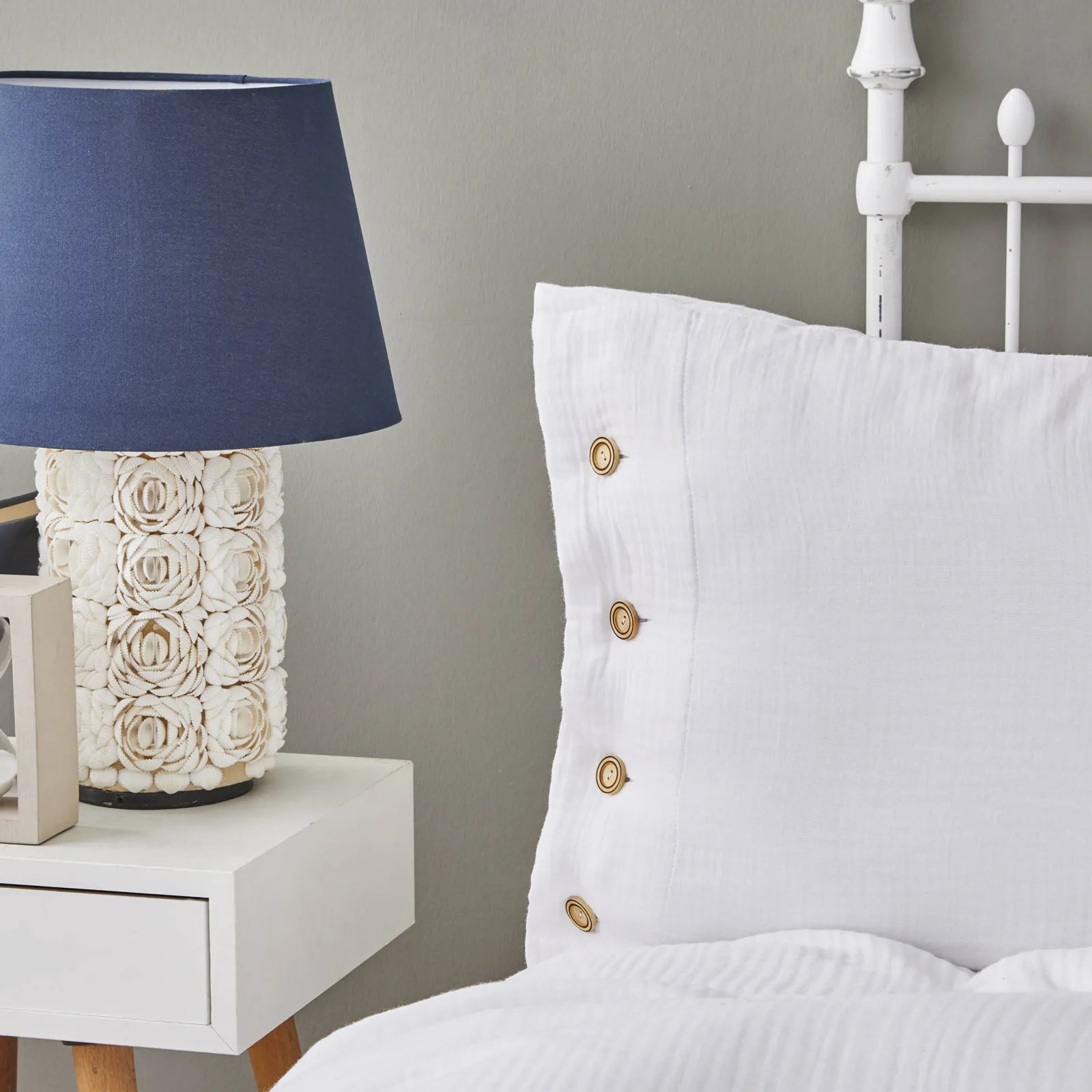 бял-двоен-комплект-покривало-за-легло-22-8682991004223-0