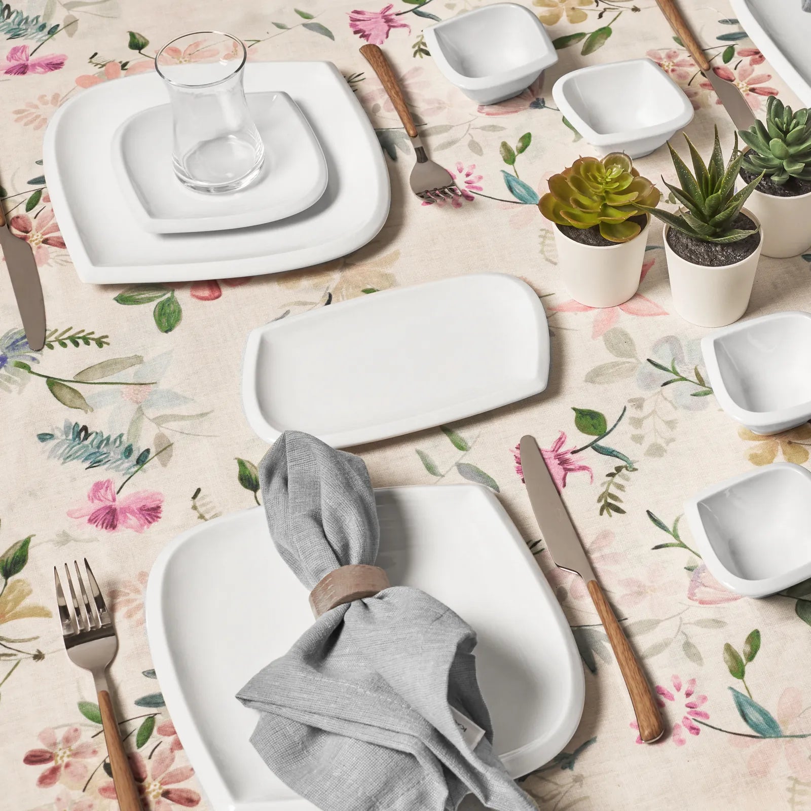 бял-сервиз-за-хранене-(26-части)-22-8697918811402-0