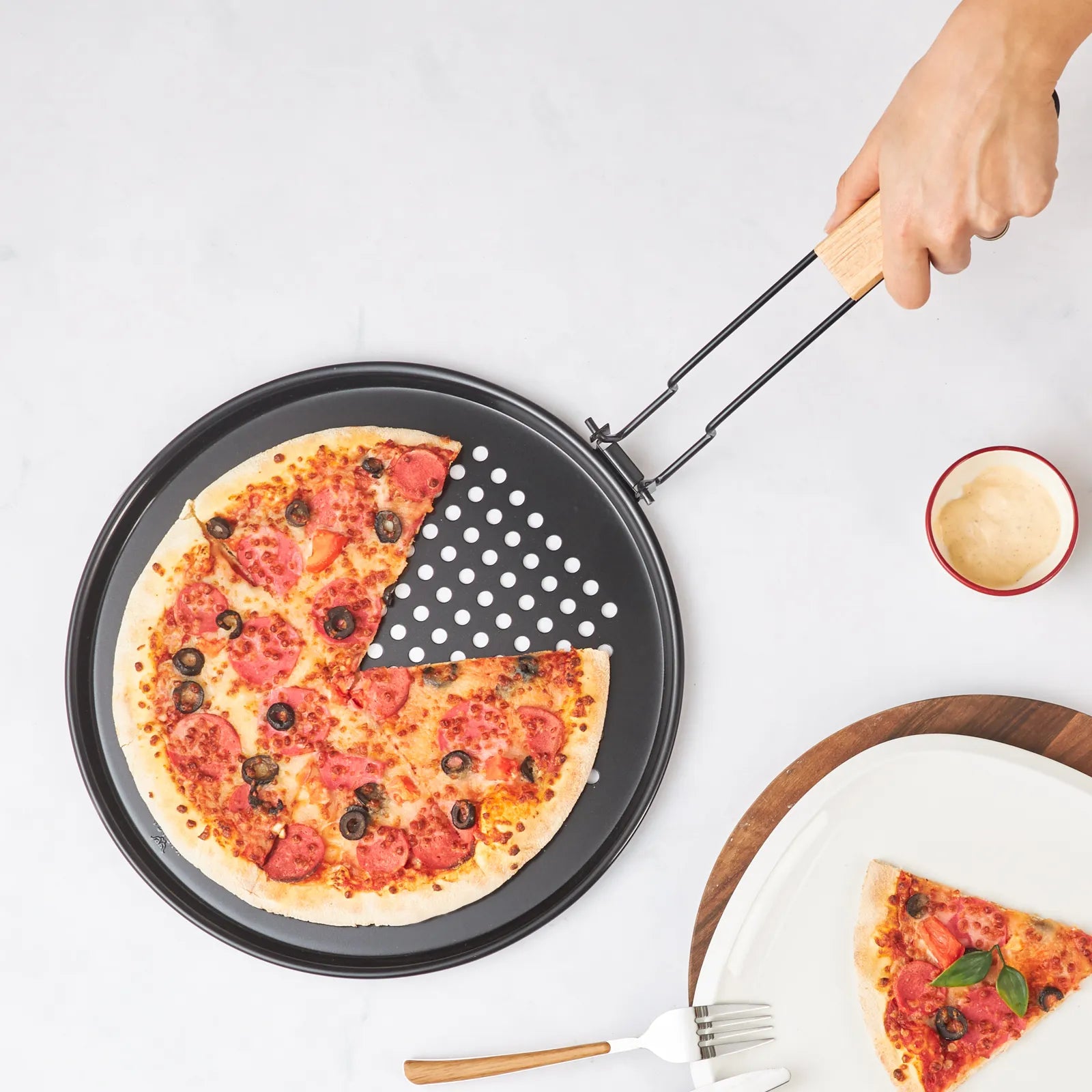 черен-тава-за-пица-22-8697918839055-0