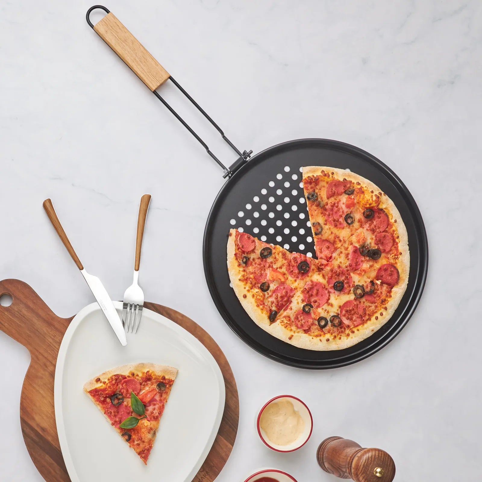 черен-тава-за-пица-22-8697918839055-0