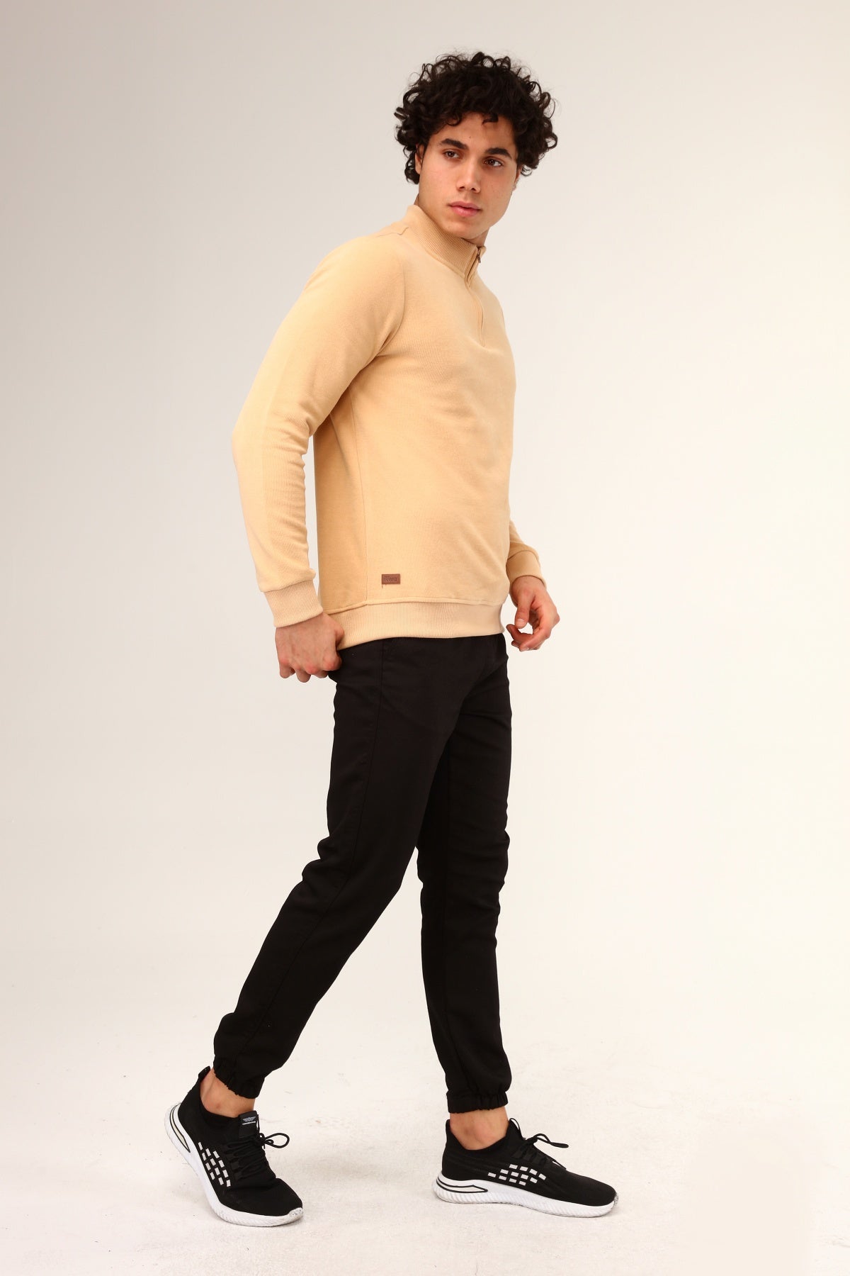 черен-панталон-чино-10-jogger02-aw21-1