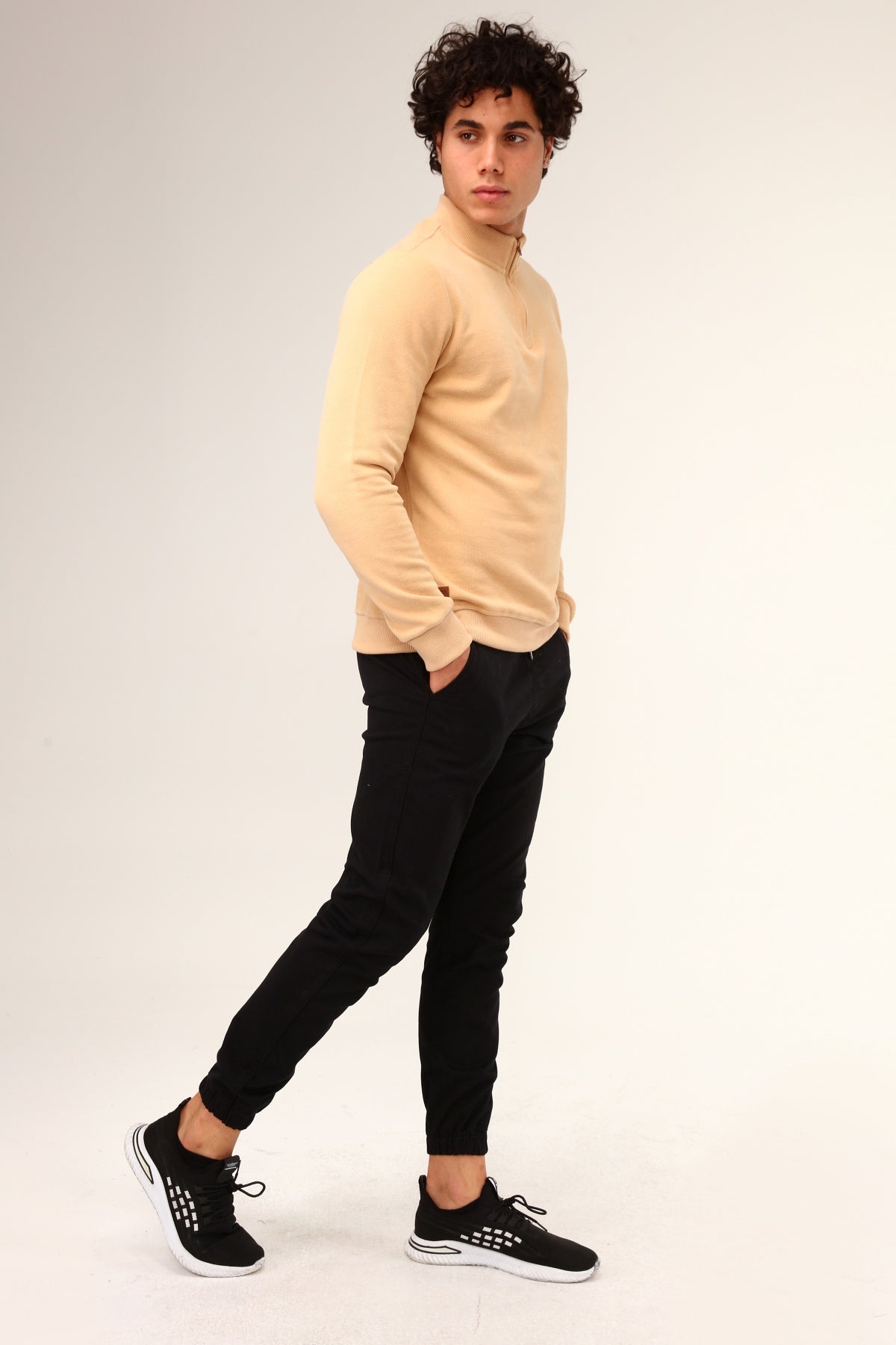 черен-панталон-чино-10-jogger04-aw21-1