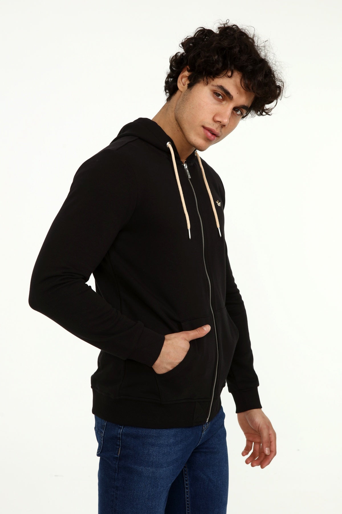 черен-суитчър-10-dusty-1